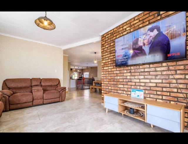 3 BEDROOM HOUSE FOR SALE IN MULBARTON